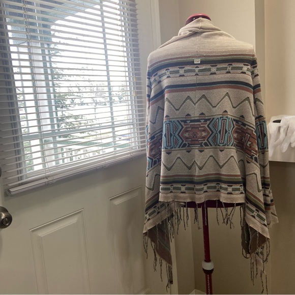 Billabong women beige cotton blend Aztec print fringe hem cardigan. Size S. Used - Picture 4 of 6
